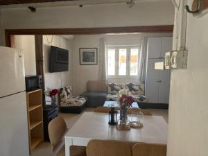 Η κουζίνα ή μικρή κουζίνα στο Rooftop flat in Jerusalem +6 φωτογραφίες