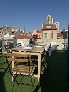 Φωτογραφία από το άλμπουμ του Rooftop flat in Jerusalem στην Ιερουσαλήμ