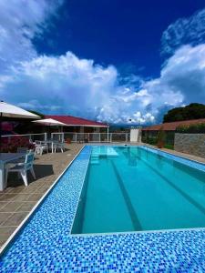 Piscina de la sau aproape de Hotel Mirador Quindío Eje Cafetero