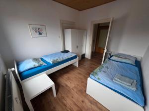 Ένα ή περισσότερα κρεβάτια σε δωμάτιο στο Nika +3 φωτογραφίες