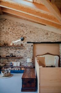 a room with a bed and a wooden table at Espectacular Chalet de Montaña Pirineos, Burg in Burg