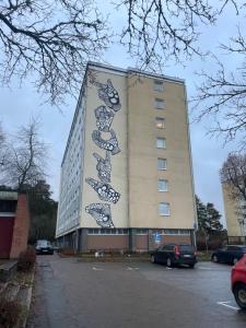 Το κτήριο όπου στεγάζεται  το δωμάτιο σε οικογενειακή κατοικία