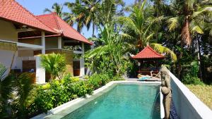 Swimming pool sa o malapit sa Namparan Villa