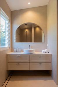 a bathroom with a sink and a mirror at Oceano House in Copacabana