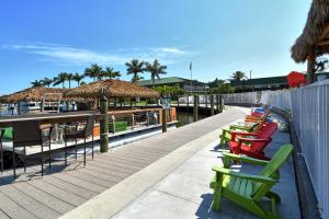 Un balcón o terraza en All-New, Ground-Floor, Huge Pool, Tiki Bar & Grill