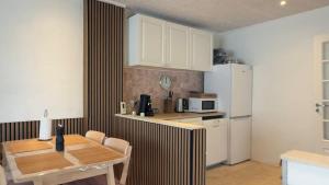 Η κουζίνα ή μικρή κουζίνα στο Centrally located townhouse in quiet surroundings