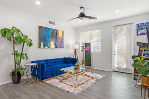 Posezení v ubytování Cozy 3 BR Apartment | Near Disney