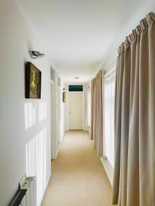 TV a/nebo společenská místnost v ubytování Randall Farm