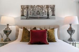 Ένα ή περισσότερα κρεβάτια σε δωμάτιο στο Spacious Sky Tower View!