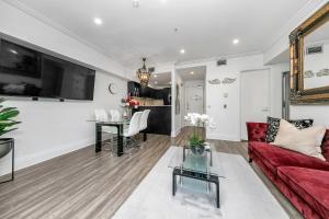 Μια τηλεόραση ή/και κέντρο ψυχαγωγίας στο Spacious Sky Tower View!