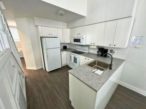 Kuchyň nebo kuchyňský kout v ubytování Family Townhome with outdoor pool access + 11 fotografií