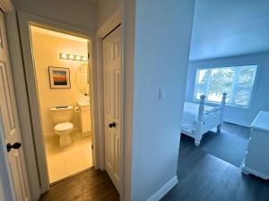 Koupelna v ubytování Family Townhome with outdoor pool access