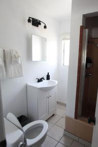 Ένα μπάνιο στο West Coast Surf and Stay