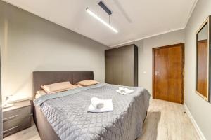 a bedroom with a bed with two towels on it at Warm Mountain Hideout by Flat Manаger in Pamporovo