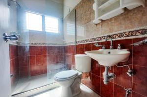 Ένα μπάνιο στο apartamento amplio