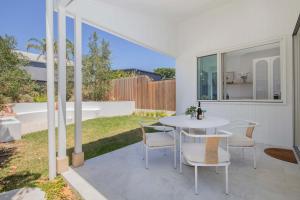 Αίθριο ή υπαίθριος χώρος στο Nirvana Dream Home with Firepit & Walk to Beach