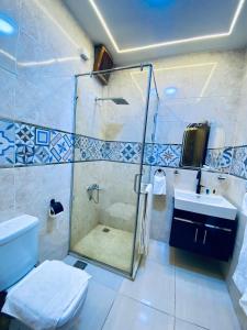 Ένα μπάνιο στο Good Nights Pyramids Hotel