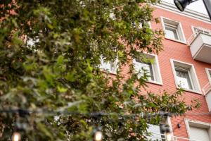 Clădirea în care este situat/ăhotelul