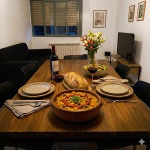 Φαγητό σε αυτό το διαμέρισμα ή κάπου εκεί κοντά