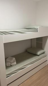 En eller flere senge i et værelse på Skyline - Apto 807 Torre 1 - 3 Quartos