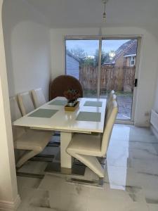 Billede fra billedgalleriet på 4 Bed Detached Home Perfect for Families & Groups i Glasgow + 8 billeder