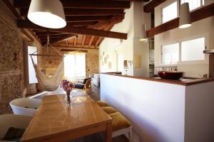 Kuchyň nebo kuchyňský kout v ubytování Apartamento La Buhardilla