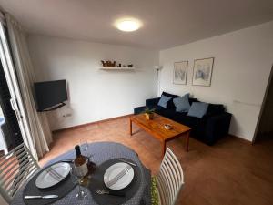 a living room with a couch and a table at Oasis de paz junto al mar in Maspalomas