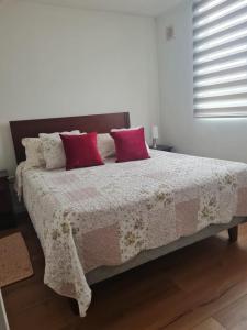 En eller flere senge i et værelse på Arriendo La Serena