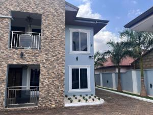 El edificio en el que está el departamento