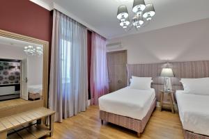 Postel nebo postele na pokoji v ubytování Anaktorikon Boutique Hotel