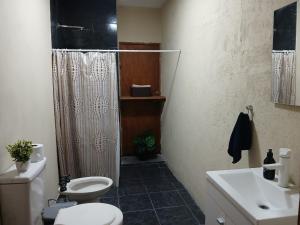 Et badeværelse på Amplio departamento zona céntrica