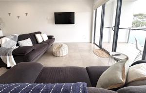 Et opholdsområde på One Bedroom Townhouse near Caves Beach