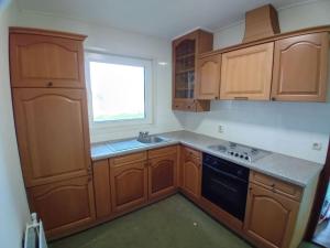 Η κουζίνα ή μικρή κουζίνα στο Holiday home in Heeg with swimming pool