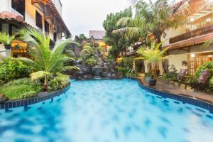 Bazén v ubytování Duta Garden Hotel nebo v jeho okolí