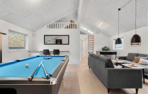 Τραπέζι μπιλιάρδου στο Beach Front Home In Hvide Sande With Sauna