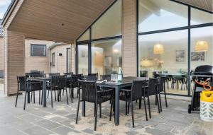 Εστιατόριο ή άλλο μέρος για φαγητό στο Beach Front Home In Hvide Sande With Sauna +13 φωτογραφίες