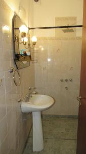 Ένα μπάνιο στο Suites Del Centro +81 φωτογραφίες