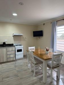 Η κουζίνα ή μικρή κουζίνα στο Depto para 4 personas