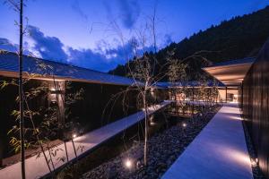 Nespecifikovaný výhled na hory nebo výhled na hory při pohledu z hotelu