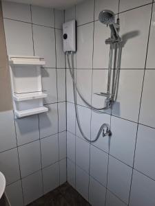 Ένα μπάνιο στο Bee Nat Garden Resort