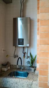 Η κουζίνα ή μικρή κουζίνα στο Apartamento Garden na Praia de Palmas