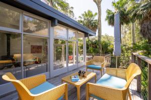 Фотография из галереи 'Rosella' A Mid Century Modern House, Avalon Beach в городе Clareville +40 фотографий