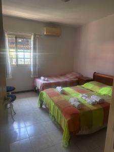 En eller flere senge i et værelse på Casa do Sonho