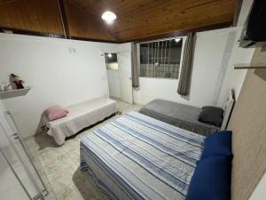 Ένα ή περισσότερα κρεβάτια σε δωμάτιο στο Casa completa perto da praia