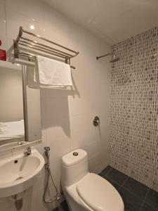 Phòng tắm tại Swing & Pillows - Damansara Jaya