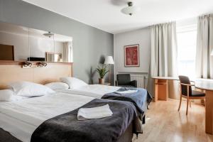 מיטה או מיטות בחדר ב-Hotell Falköping, Sure Hotel Collection by Best Western
