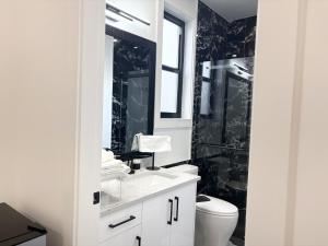 Koupelna v ubytování Bird Nest Suites + 25 fotografií