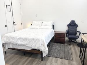 Postel nebo postele na pokoji v ubytování Bird Nest Suites