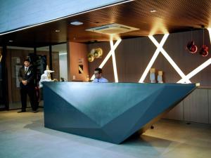 two people standing at a counter in a lobby at Studio beach class Meireles in Fortaleza +25 photos