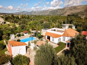 an aerial view of a house with a swimming pool at Spacious villa with a large veranda and pool in Floridia